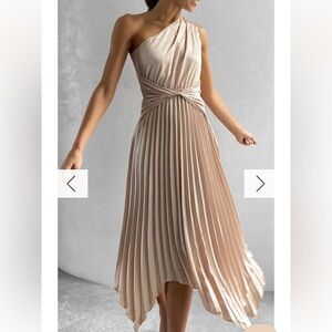 NWT. MIDI dress. One shoulder. Champagne. Size small AU
